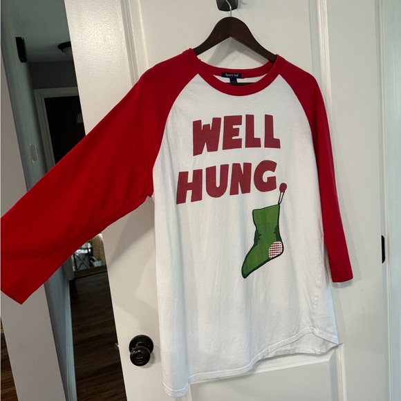 Men’s Quarter Sleeve Christmas Graphic T. Size: L - Picture 5 of 6